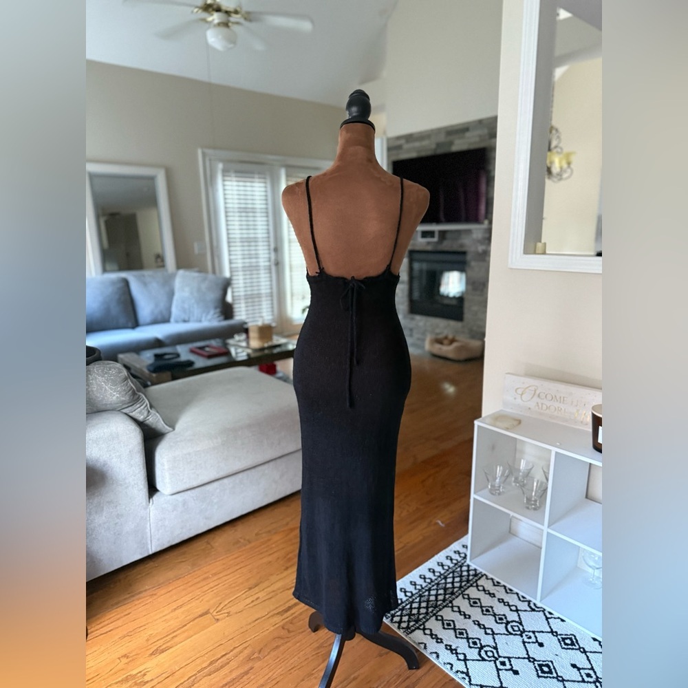 Black Sleeveless Dress plunge neckline dress - Picture 3 of 4
